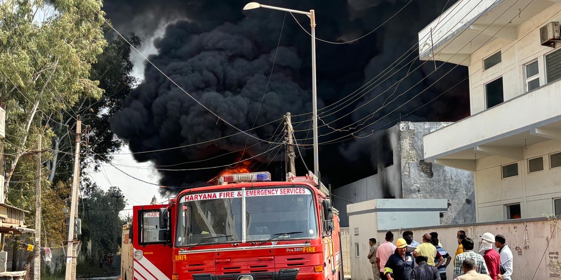 बहादुरगढ़ तीन फैक्ट्रियों में लगी भीषण आग-