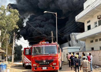बहादुरगढ़ तीन फैक्ट्रियों में लगी भीषण आग-