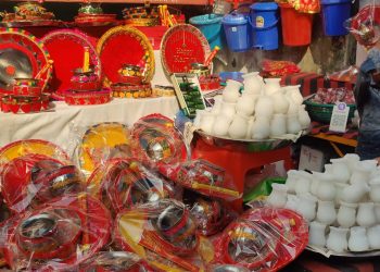 करवा चौथ को लेकर सुहागिनों में उत्साह-बाजारों में भारी भीड़-