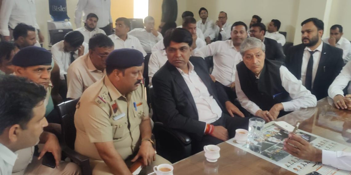 वकील के पिता के साथ हुई लड़ाई ने कराई अदालत की स्ट्राइक-