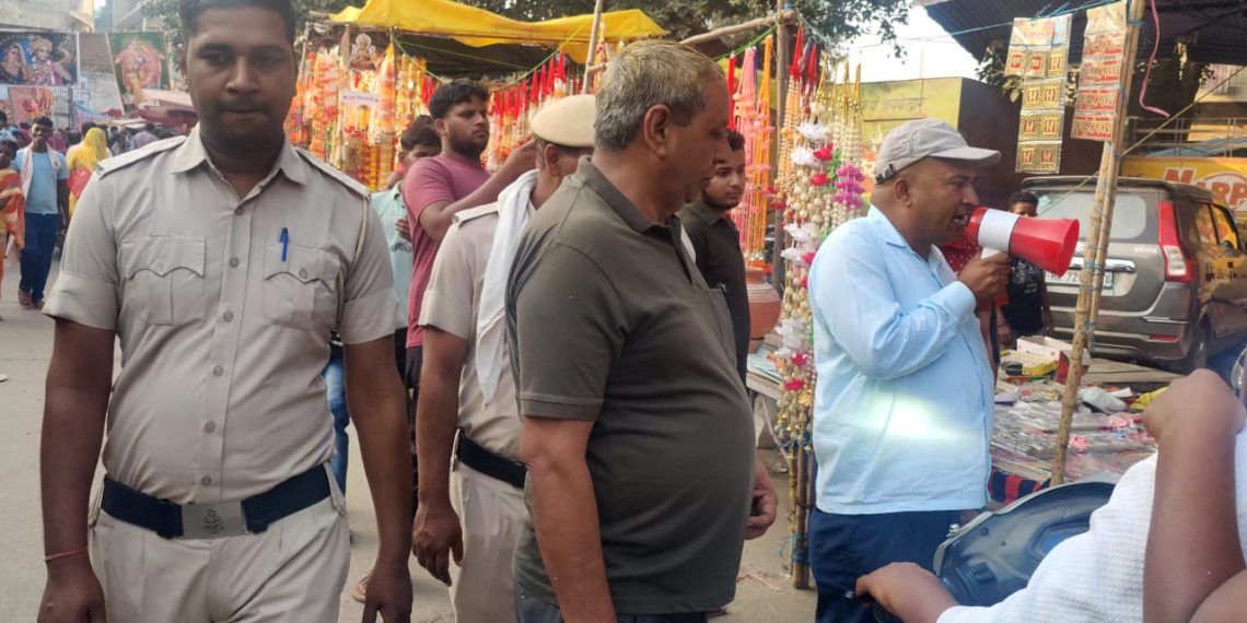 पटाखों की अवैध बिक्री को रोकने के लिए मार्केट कमेटी ने बजाया भोंपू-