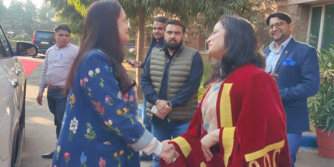 राज्यसभा सांसद किरण चौधरी पहुँची सोहना J.K business स्कूल दिशांत समारोह में छात्रों को वितरित की डिग्रीया(video)