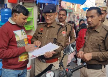 अतिक्रमण कारी दुकानदारों पर पुलिस व परिषद ने कसी नकेल- गलत वाहन पार्क करने वालो के भी किए चालान(वीडियो)