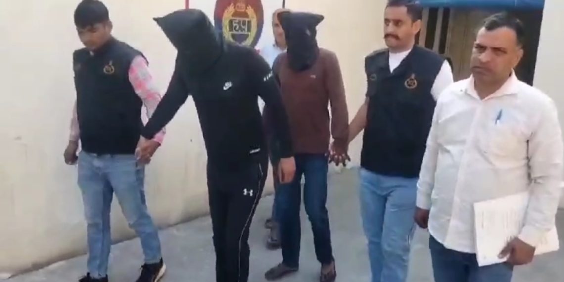 रिसेप्शन पार्टी में टाइम से स्नेक्स नही देने पर वेटर की छाती में गो*ली मारकर ह_त्या,(video)