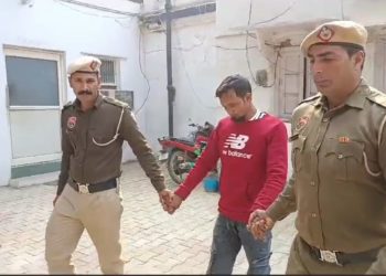 चचेरे भाई की कुल्हाड़ी से काट_कर हत्*या करने वाला आरोपी चढ़ा पुलिस के हत्थे(वीडियो)