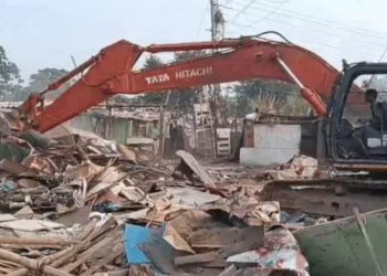 चंडीगढ़ में सुबह अवैध कॉलोनी पर चला बुलडोजर,12 एकड़ सरकारी जमीन होंगे कब्जामुक्त