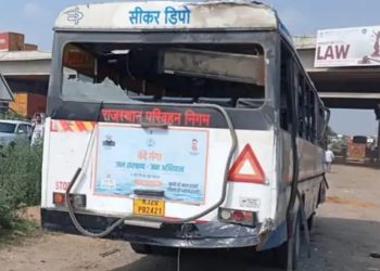 गुरुग्राम में बस पलटी, राजस्थान रोडवेज बस और कार में हुई टककर