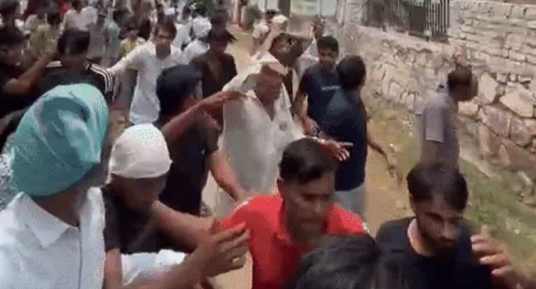 हरियाणा में पूर्व BJP मंत्री कुंवर संजय सिंह के काफिले पर पथराव, सरपंच चुनाव की जीत को लेकर हुआ बवाल