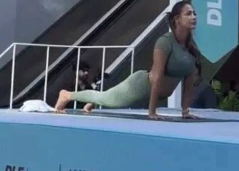 बॉलीवुड अभिनेत्री मलाइका अरोड़ा गुरुग्राम पहुंची ,साइबर हब में कराया योग