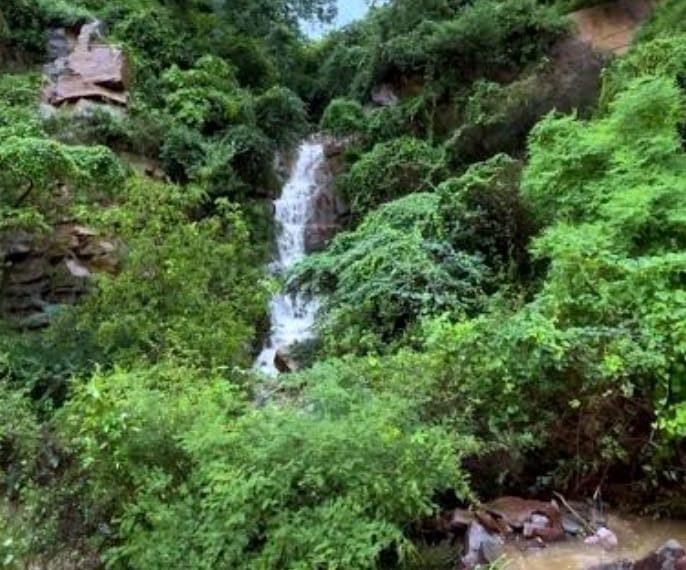 हरियाणा के गुरुग्राम में 3 युवकों की गड्ढे में डूबने से मौत हो गई-