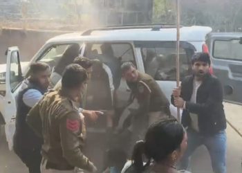 मेवात के पुन्हाना में दिल्ली पुलिस पर ग्रामीणों का हमला-गाड़ी चोरी के मामले में आरोपी को पकड़ने के लिए गई थी दिल्ली पुलिस-