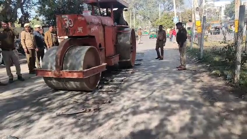 बुलेट बाइक में पटाखा साइलेंसर लगाने वाले मैकेनिकों पर पुलिस की नकेल-