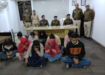 अवैध कॉल सेंटर का भंडाफोड़-11युवतियों सहित 13 ठग गिरफ्तार-