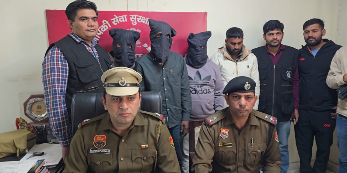 विदेशी मुद्रा एक्सचेंज करने के नाम पर लाखों की लूट-गन पॉइंट पर की लूट-