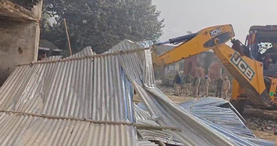 गुरूग्राम पुलिस की अपराधियों को नसीहत-मार्केट पर चलाया बुलडोजर-