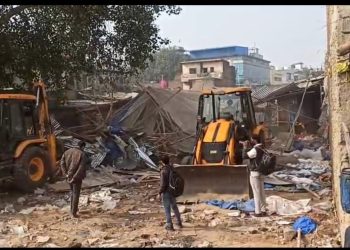 गैंगस्टर रिक्की की अस्थाई कॉमर्शियल मार्किट पर चला बुल्डोजर-