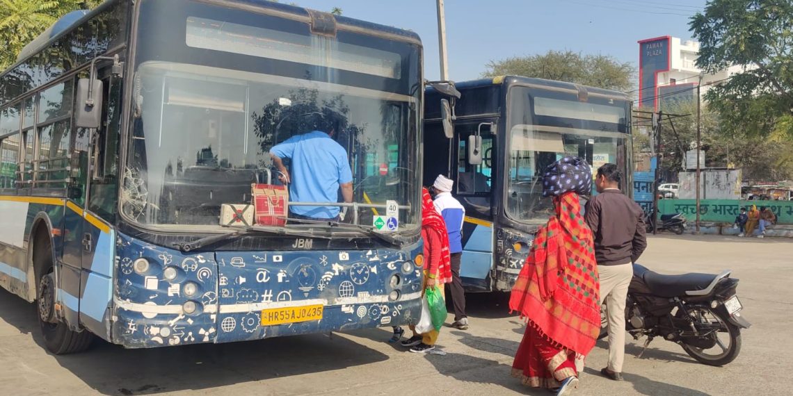 विवादित हुई GMDA की गुरुगमन बस सेवा-