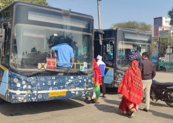 विवादित हुई GMDA की गुरुगमन बस सेवा-